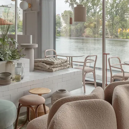 Locke At East Side Gallery 4*