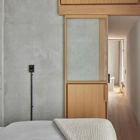 Hotel Locke At East Side Gallery 4*