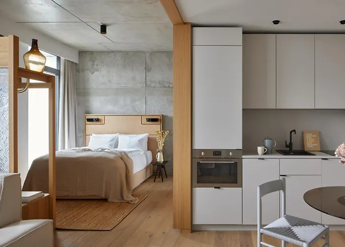 Hotel Locke At East Side Gallery 4*