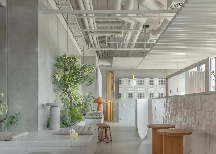 Locke At East Side Gallery 4* Berlín