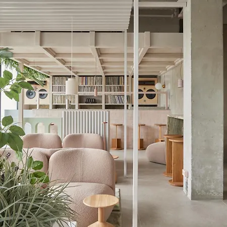 Hotel Locke At East Side Gallery