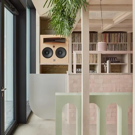 Locke At East Side Gallery Berlin