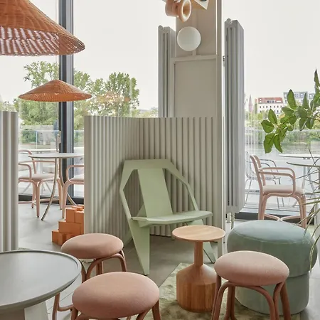 Hotel Locke At East Side Gallery 4*