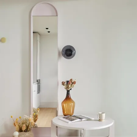 Locke At East Side Gallery 4*