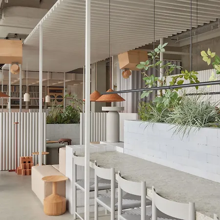 Hotel Locke At East Side Gallery 4*