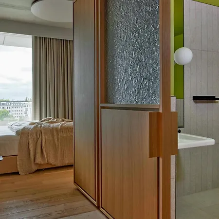 Hotel Locke At East Side Gallery 4*
