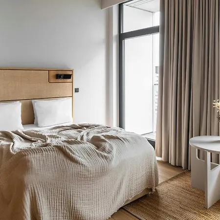 Locke At East Side Gallery 4* Berlín