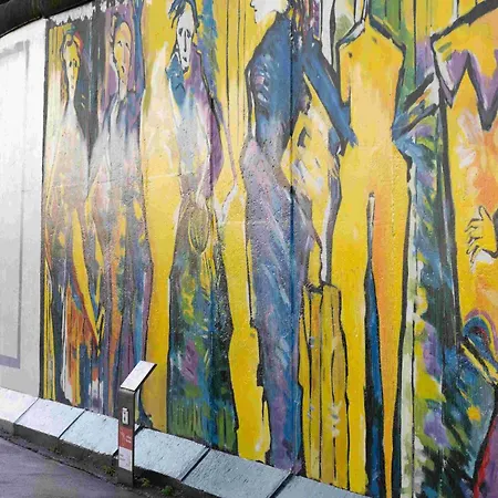 Locke At East Side Gallery Berlin