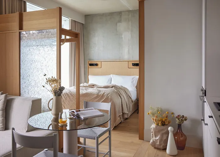 Hotel Locke At East Side Gallery 4*