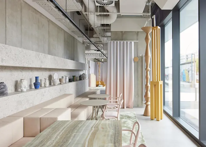 Locke At East Side Gallery 4* 베를린