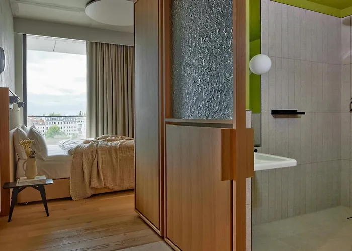 Hotel Locke At East Side Gallery 4*