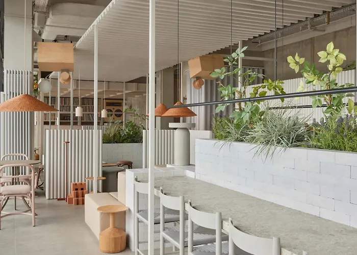 Locke At East Side Gallery מלון