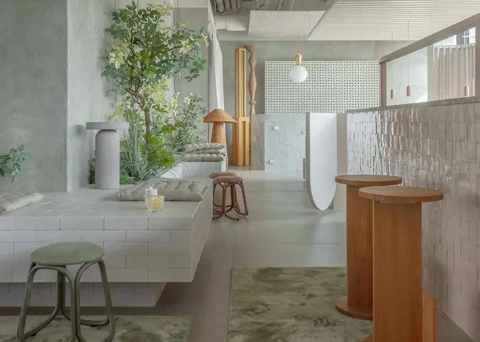 Hotel Locke At East Side Gallery 4*