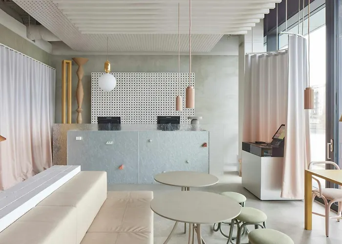 Locke At East Side Gallery 4*