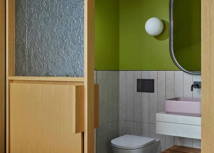 Locke At East Side Gallery Hotel 4*