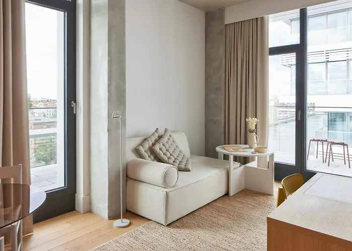 Hotel Locke At East Side Gallery 4*