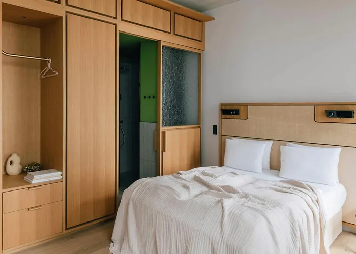 Hotel Locke At East Side Gallery 4*