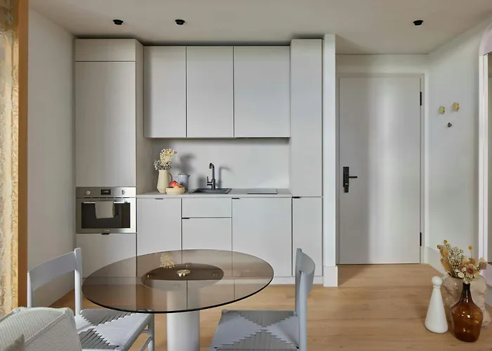 Locke At East Side Gallery ברלין