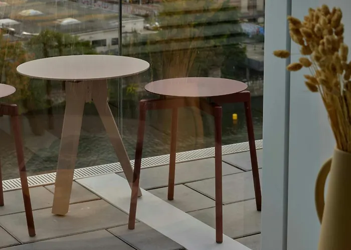 Hotel Locke At East Side Gallery