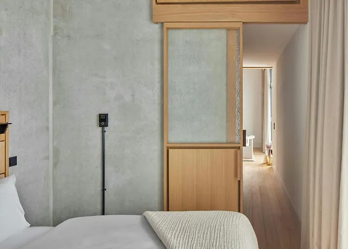 Hotel Locke At East Side Gallery 4*