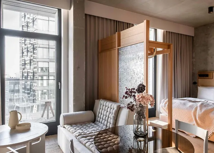 Hotel Locke At East Side Gallery