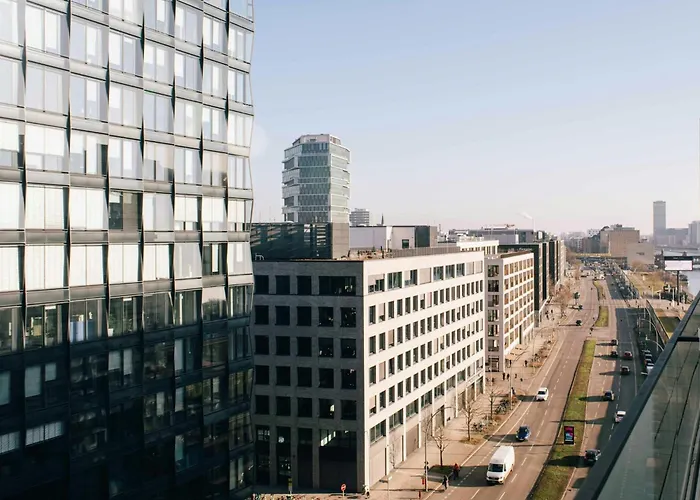 Hotel Locke At East Side Gallery 4*