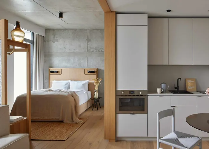 Hotel Locke At East Side Gallery