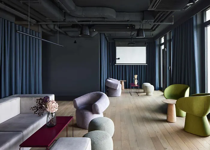 Hotel Locke At East Side Gallery 4*