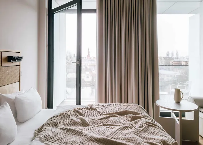 Locke At East Side Gallery Hotel 4*