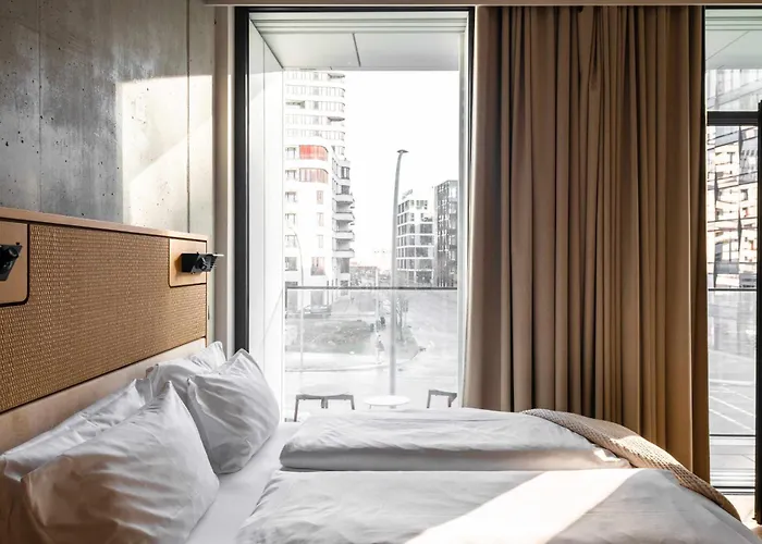 Hotel Locke At East Side Gallery 4*