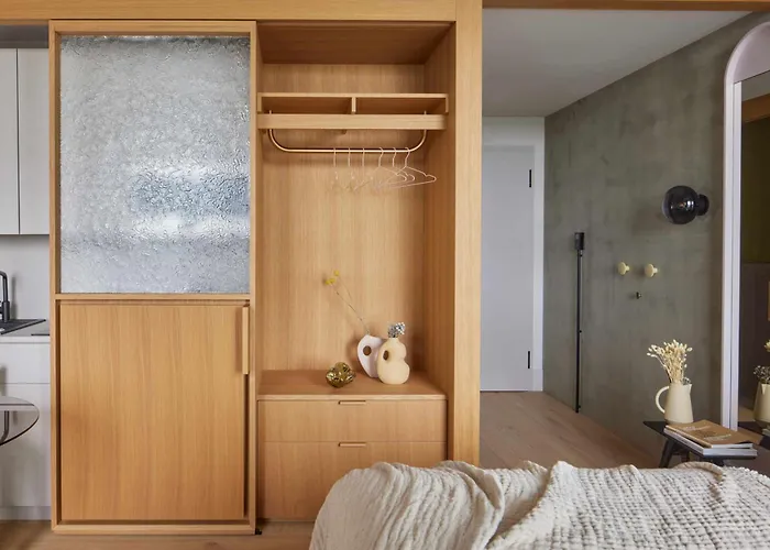 Locke At East Side Gallery 4* Berlín