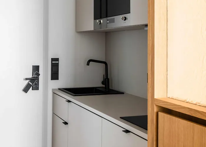 Locke At East Side Gallery 4* Berlín