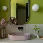 Otel Locke At East Side Gallery