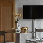 Otel Locke At East Side Gallery Berlin