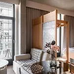 Otel Locke At East Side Gallery