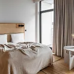 Otel Locke At East Side Gallery