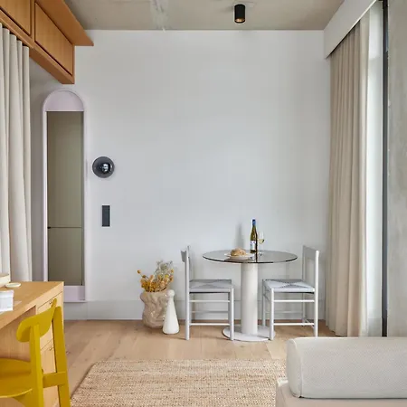 Locke At East Side Gallery מלון