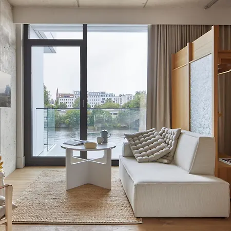 Locke At East Side Gallery מלון