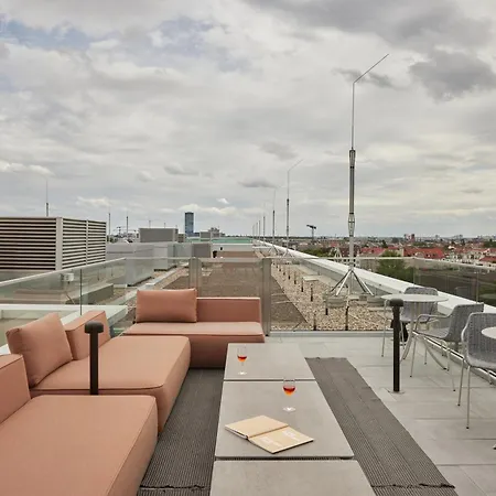 Locke At East Side Gallery Otel 4*