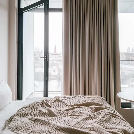 Locke At East Side Gallery Hotel 4*