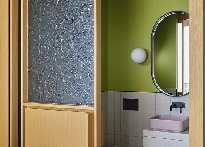 Locke At East Side Gallery 4*