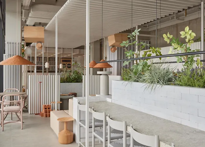 Hotel Locke At East Side Gallery