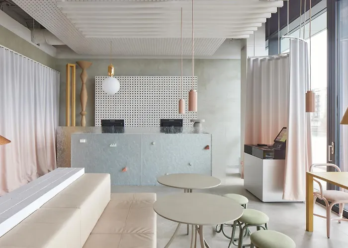 Otel Locke At East Side Gallery 4*